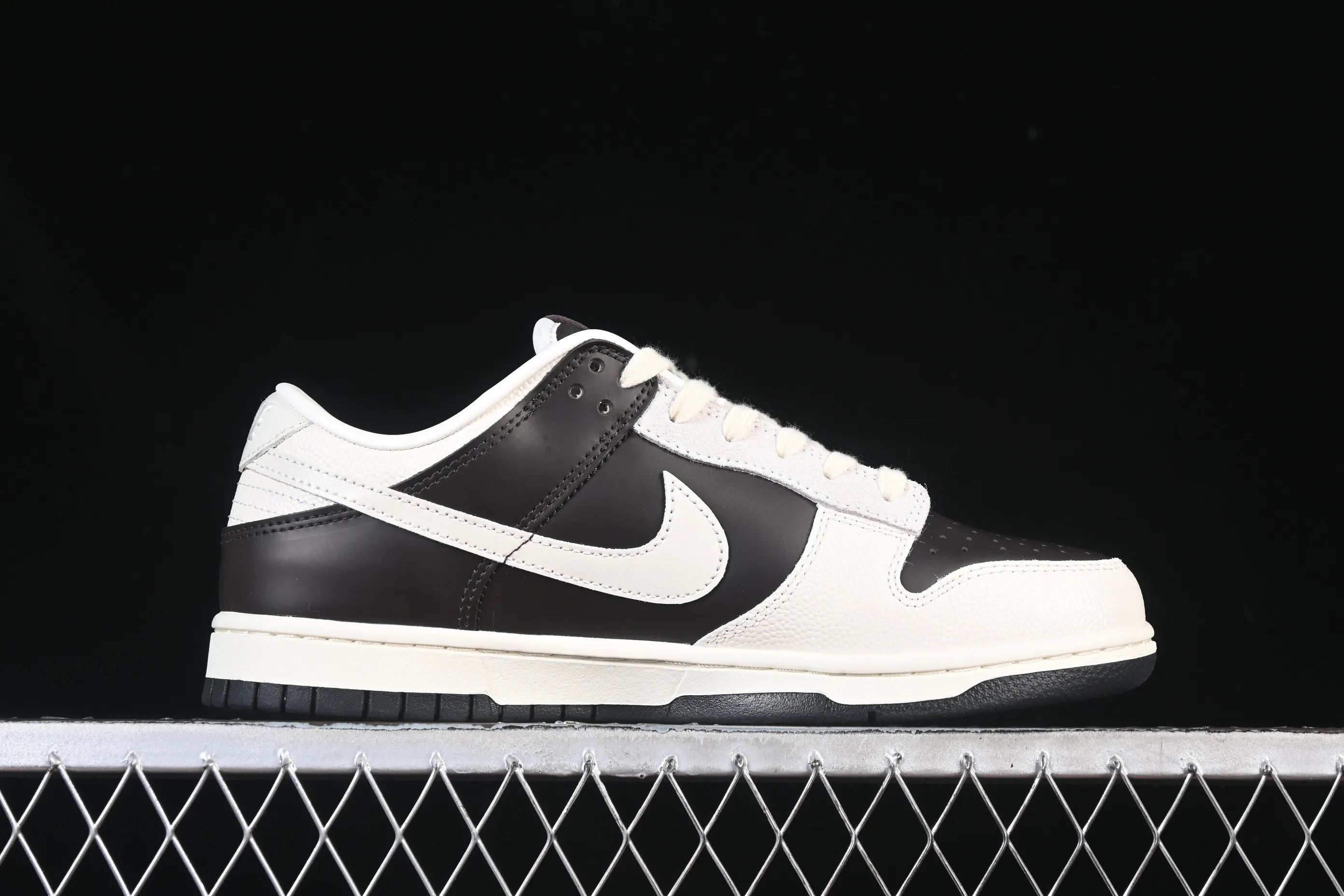 All categories Nk SB Dunk series Nk SB Dunk Low low-top sneakers Nike SB Dunk Low low-top casual sneakers IH7333-200